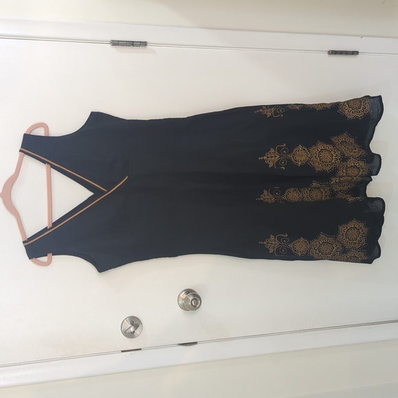 Mexx A-Line Dress with floral mandala pattern at hem, size 10 - Picture 1 of 3